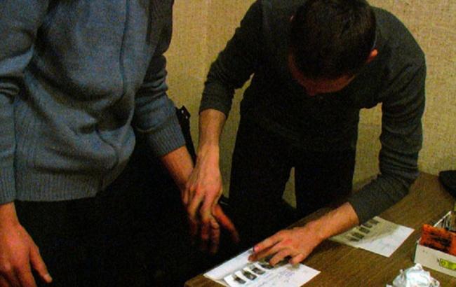 В Донецкой области полиция задержала местного жителя, подозреваемого в финансировании ДНР