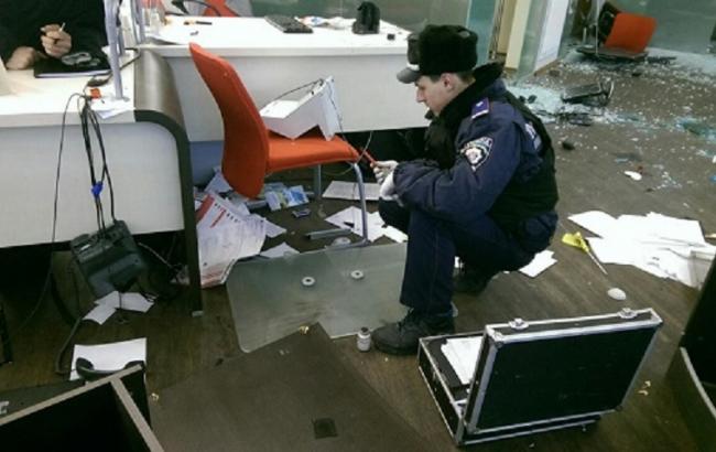 Поліція порушила справи за фактом нападів на банки та офіс у центрі Києва