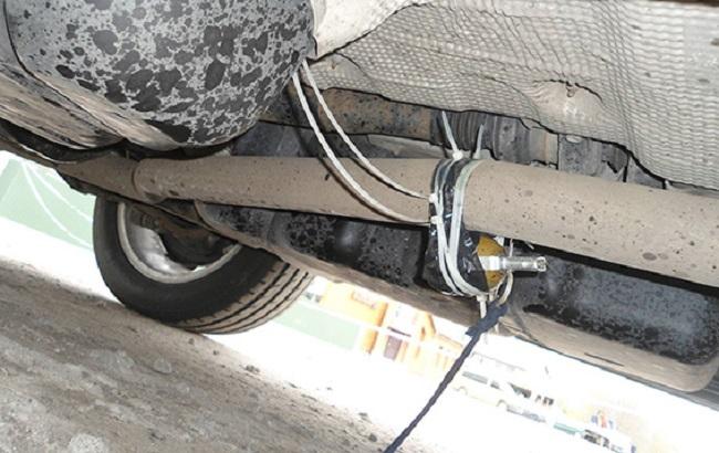 В Хмельницкой области бизнесмен из Киева обнаружил гранату на днище своего авто