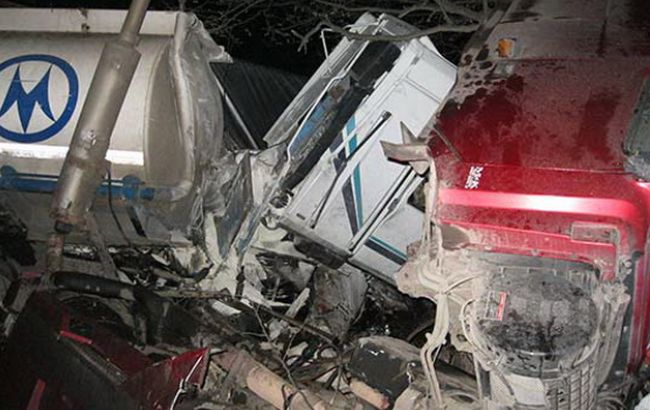 В результаті ДТП у Вінницькій області постраждали 2 водії вантажівок