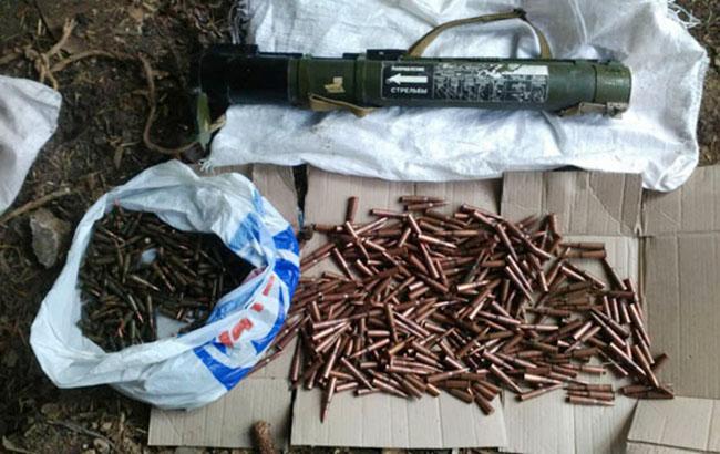 У Донецькій області в прифронтовій зоні СБУ виявила арсенал зброї