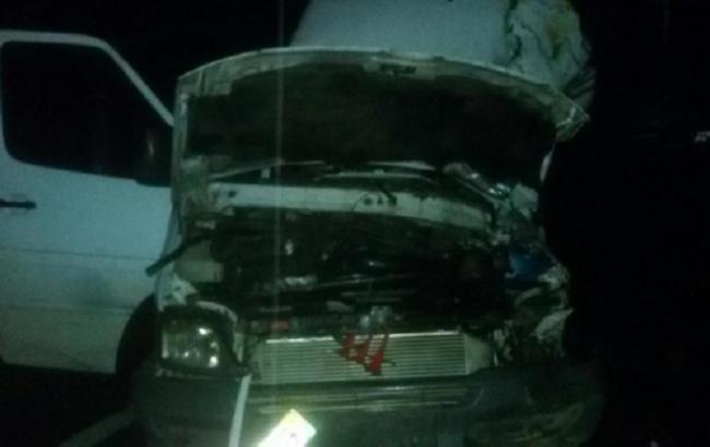 В Закарпатской обл. туристический автобус столкнулся с фурой, один человек погиб