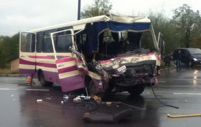 В Ивано-Франковской области грузовик столкнулся с автобусом, есть жертвы