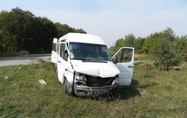 У Вінницькій області маршрутка зіткнулася з легковиком, постраждали 3 людини