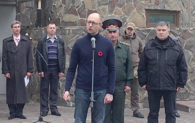 Яценюк: Мы должны достичь мира в общей борьбе