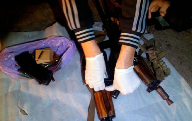 В Харьковской области полиция задержала женщину при попытке сбыта оружия