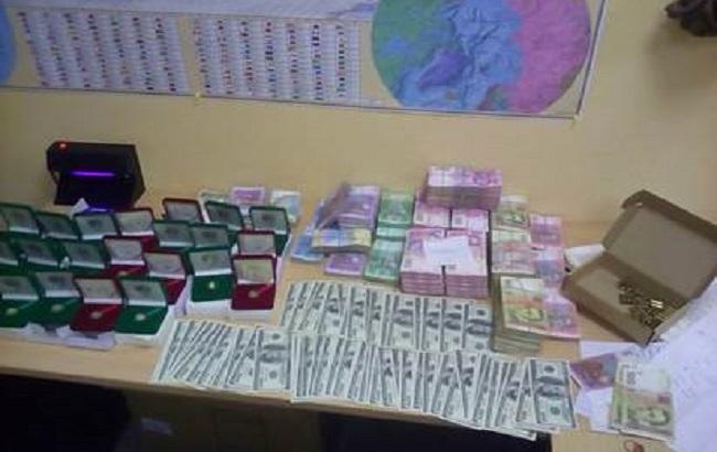 У Чернігівській області викрито конвертцентр, що вивів у "тінь" 100 млн грн