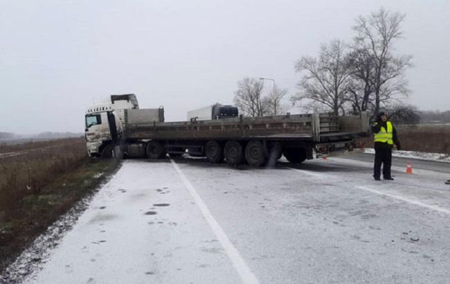 У Полтавській області мікроавтобус зіткнувся з вантажівкою, є жертви