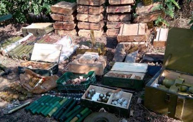 СБУ обнаружила большой арсенал оружия и боеприпасов в зоне АТО