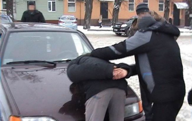 СБУ затримала військового при спробі продати зброю із зони АТО