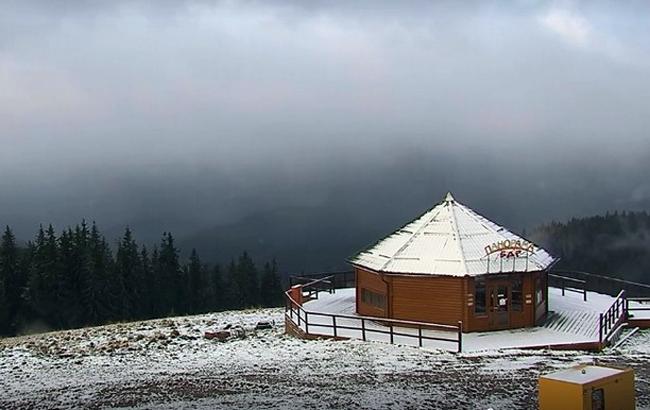 В Карпатах выпал снег