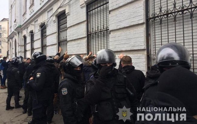 Правоохранители заявили о штурме управления полиции в Киеве