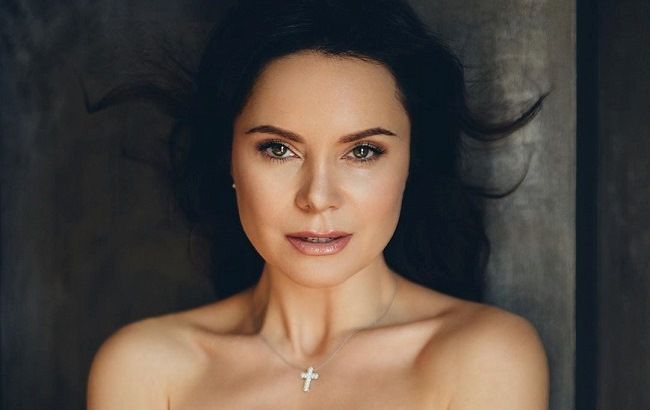 "Спасибі за посмішку": вагітна Подкопаєва захопила стилем в блузі-вишиванці