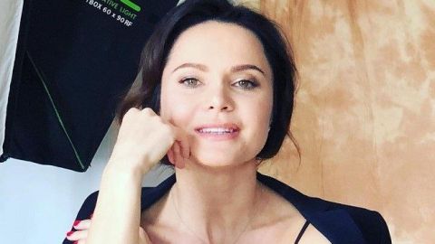 Счастливая Лилия Подкопаева сразила точеной фигурой в облегающем платье