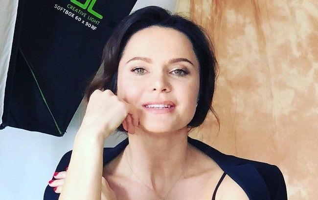 Розкішна діва: Лілія Подкопаєва в Києві влаштувала елегантний фотосет з перевтіленнями