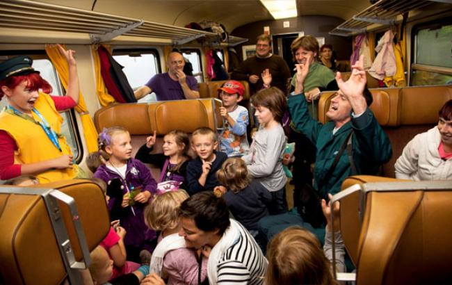 В Украине начинают курсировать праздничные поезда Святого Николая