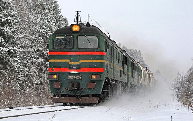 как "Укрзализныця" закупает дизельное топливо на миллиарды гривен