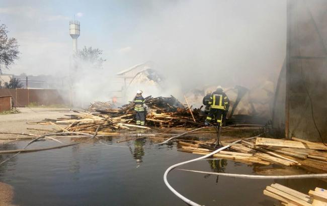 В Броварах ликвидирован пожар на складах, - ГСЧС