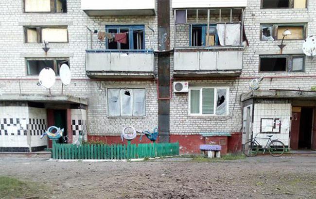 Боевики на Донбассе обстреляли Майорск, повреждены жилые дома