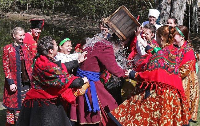 Обливаний понеділок: в Україні відзначають народне свято