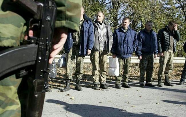 У мережі з'явилося відео звільнення українських полонених з в'язниці терористів