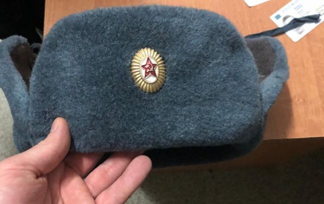 У центрі Львова киянин розгулював у вушанці з комуністичною символікою