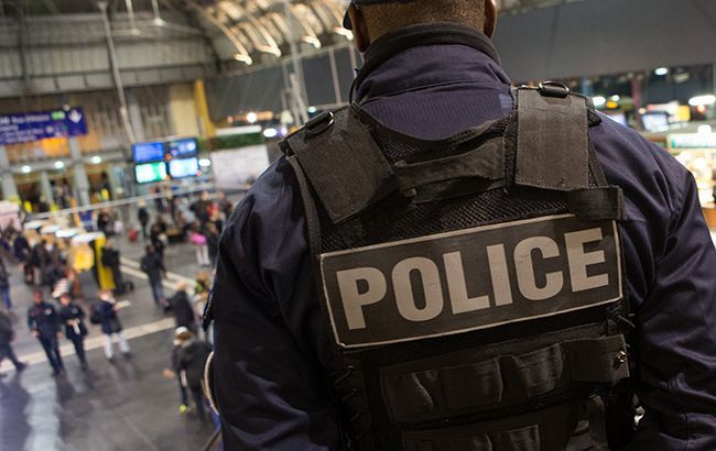 Нападник на поліцейських в Парижі дотримувався радикального ісламізму