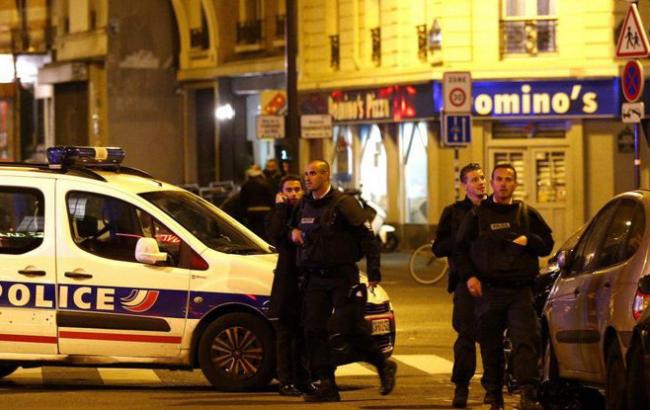 AP: поліція Франції допитала і помилково відпустила одного з терористів