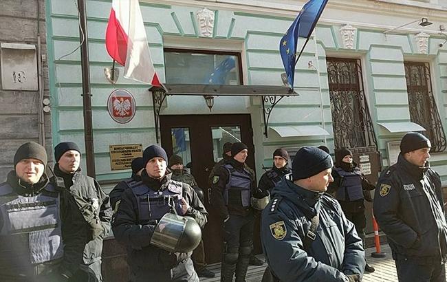 В Харькове состоялись протесты возле польского консульства