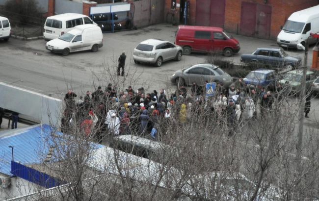 У Полтаві працівники підприємства перекривали трасу на Харків