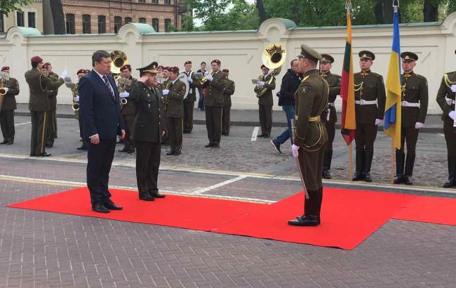 Литва намерена увеличить численность военных инструкторов в Украине