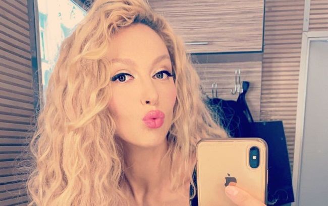 "Кто краше?" Оля Полякова в мини-юбке повеселила сеть забавным конкурсом