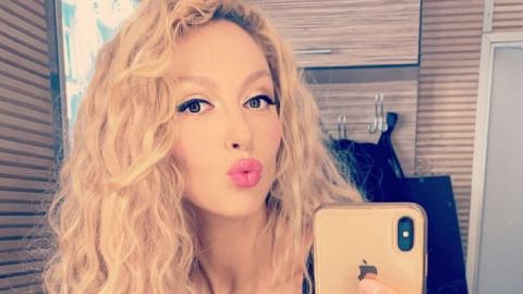 Осторожно, горячо: Оля Полякова сверкнула пышной грудью на пикантном фото