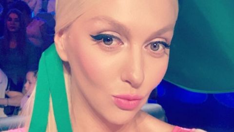 Оля Полякова в образі Барбі захопила кокетливим декольте під час зйомок Х-Фактора (фото)