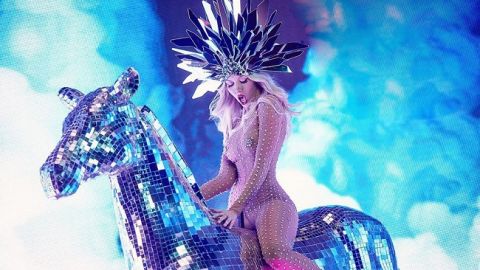 Оля Полякова засветила "бесконечные" ноги и похвасталась новым достижением