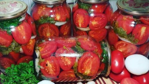 Зникають зі столу першими: справжній рецепт бессарабських маринованих помідорів на зиму