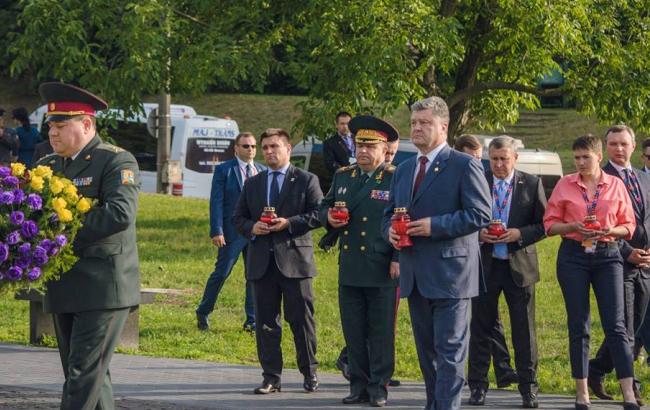 Порошенко в Польше: россияне разглядели рваный носок, а украинцы похвалили своего лидера за мужество