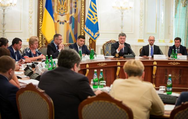 Порошенко просит Конституционную комиссию наработать изменения по судебной реформе