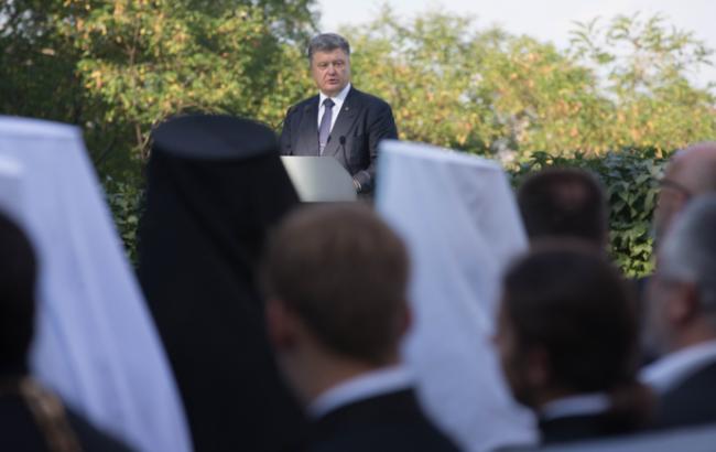 Украинские верующие должны сохранить межконфессиональный мир, - Порошенко