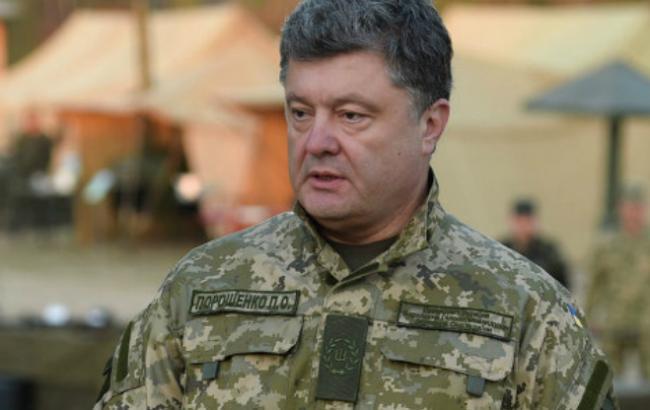 В Украину прибыла новейшая военная техника из США, - Порошенко