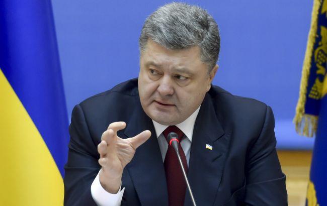 Порошенко наказав затримати винуватців стрілянини в Мукачевому