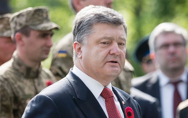 Порошенко: в Украине сформировался мощный институт военных капелланов