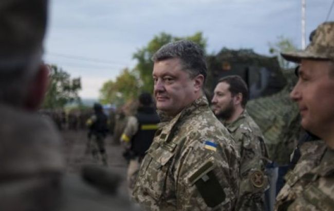 Порошенко обсудил с силовиками сценарии развития событий на Донбассе