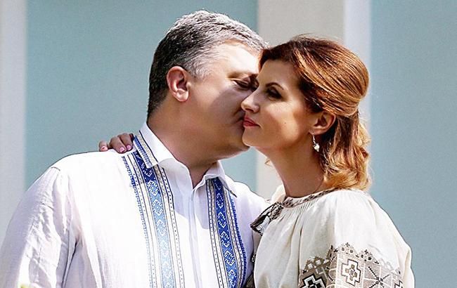 Порошенко розчулив фото з дружиною біля фонтану: дякую, моя кохана