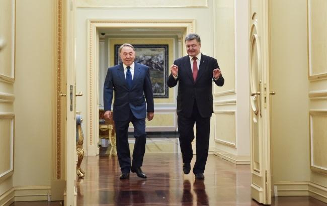 Порошенко проводит встречу с Назарбаевым. Фото