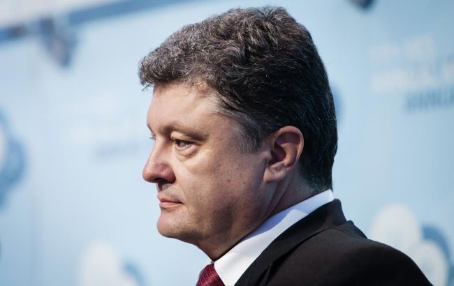Порошенко вручив бойовий прапор центру Сил спеціальних операцій у Бердичеві