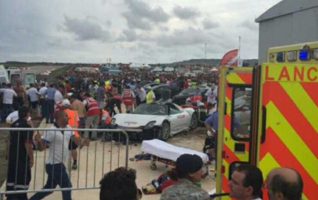 При съезде Porsche с трассы на автошоу в Мальте пострадали 26 человек