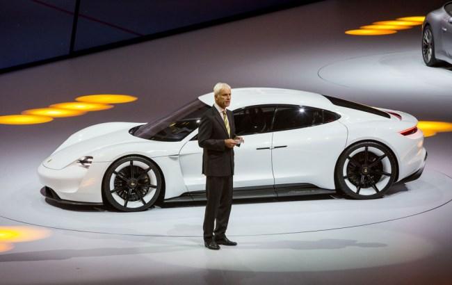 Не однією Tesla: Porsche починає масове виробництво електромобілів