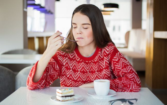 Чому виникає неконтрольована тяга до солодкого та як її позбутися: ефективні поради