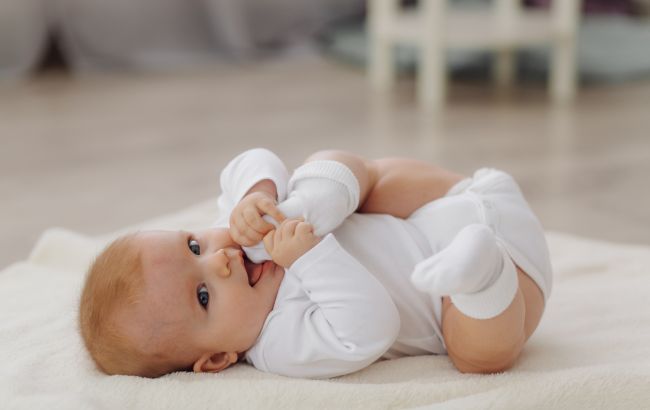Топ корисних речей, які обов'язково мають бути у немовляти: список від педіатра